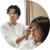 施術前にイヤースコープで耳の中を確認