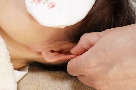 耳のマッサージ