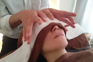 ヘッドマッサージの施術写真